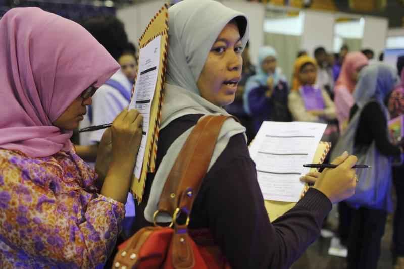 Tenaga Kerja Bertambah, Pengangguran Menurun