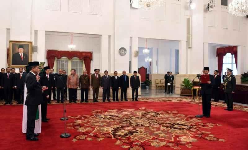 Jokowi Lantik Ignasius Jonan Jadi Menteri ESDM