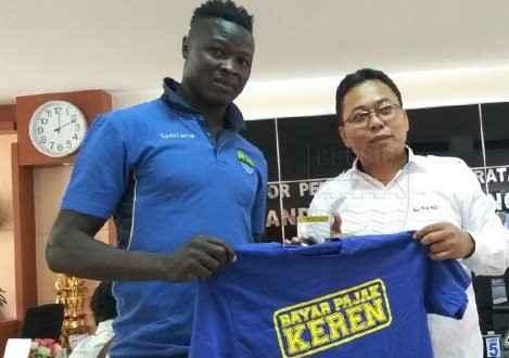 Striker Andalan Persib Bandung Ini Akhirnya Punya NPWP, yang Lain?