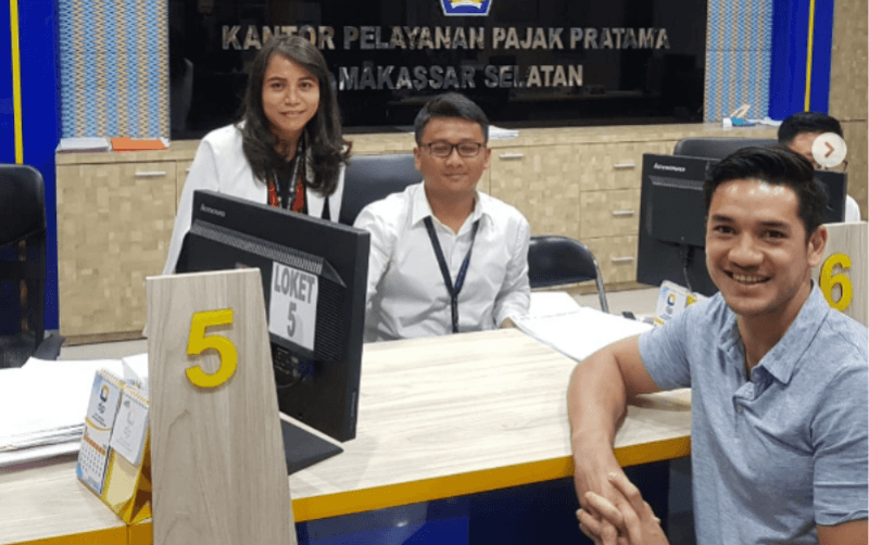Urus Pajak Bisnisnya, Artis Tampan Ini Datangi KPP Pratama Makassar