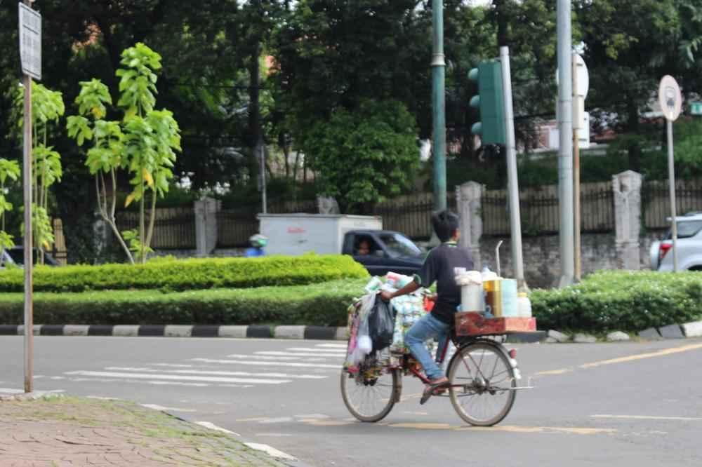 Penjaja Makanan Bersepeda Kena Pajak, Pemkot Didemo