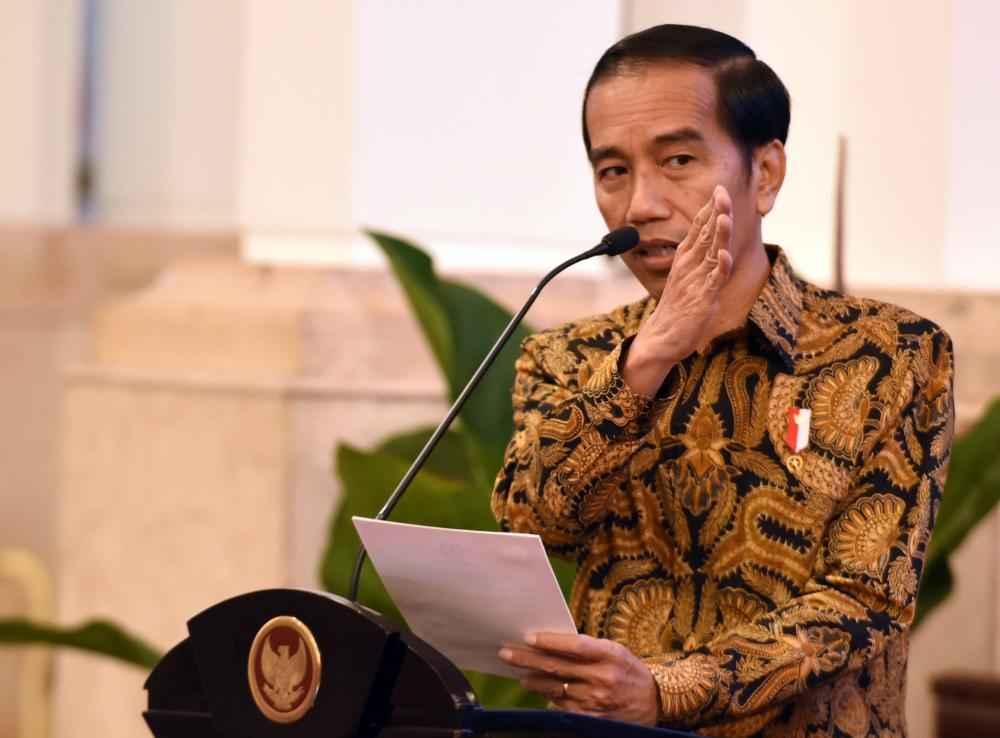 Jokowi Minta Sri Mulyani Kaji Ulang THR dan Gaji ke-13