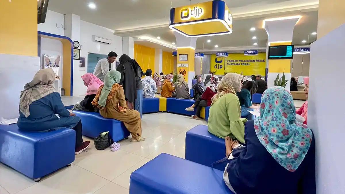 Ibu-Ibu Ramai Daftar NPWP, Ternyata Syarat Tender Makan Siang Gratis