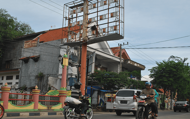 Di Balik Larangan Reklame Rokok