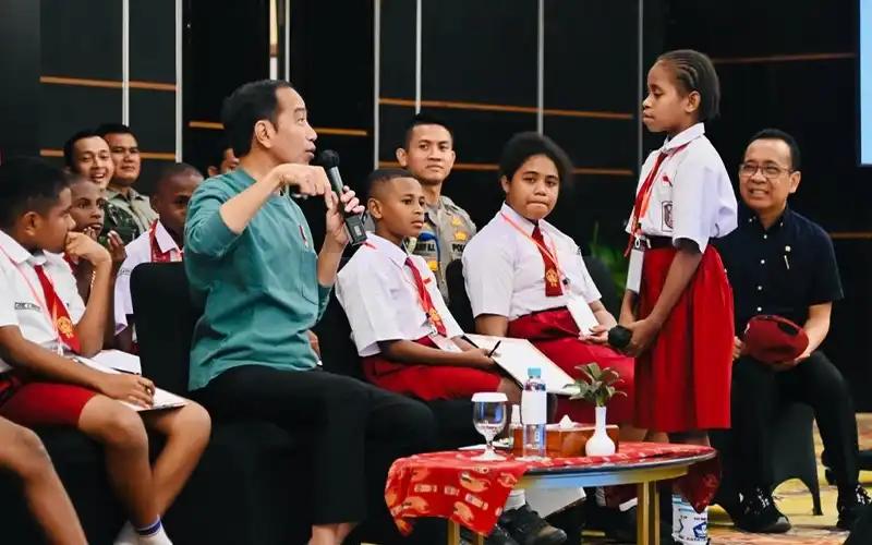 Ditanya Anak SD, Jokowi Ungkap Alasan Ibu Kota Tidak Pindah ke Papua