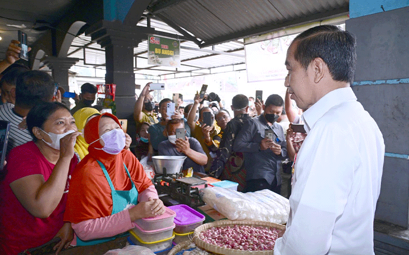 Jokowi Cek Pasar, Temui Kenaikan Harga Minyak Goreng dan Tempe