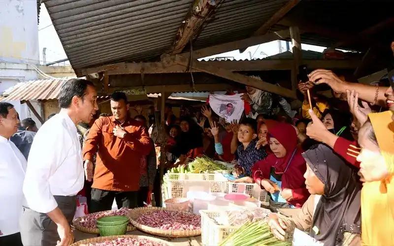 Jokowi Sebut Strategi Pengendalian Inflasi RI Tak Ada di Negara Lain