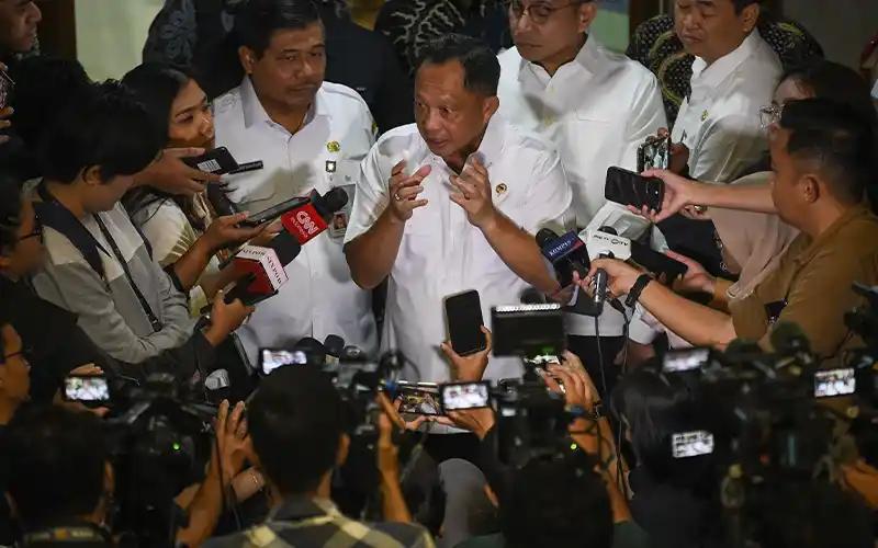 Mendagri Tito Minta Gubernur Beri Insentif Pajak Bahan Bakar Kendaraan