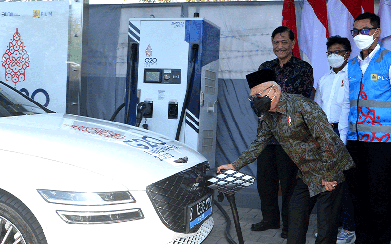 Teken Aturan Baru, Jokowi Ingin Kendaraan Dinas Diganti Mobil Listrik