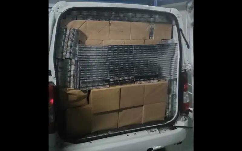 Waduh, Minibus Ketahuan Bawa Ratusan Ribu Rokok Tanpa Pita Cukai