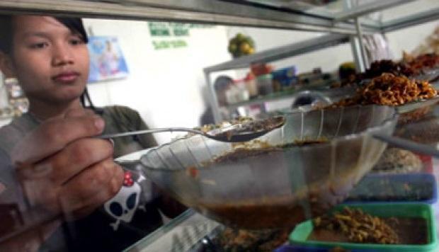 Warung Makan Diusulkan Kena Pungutan Retribusi