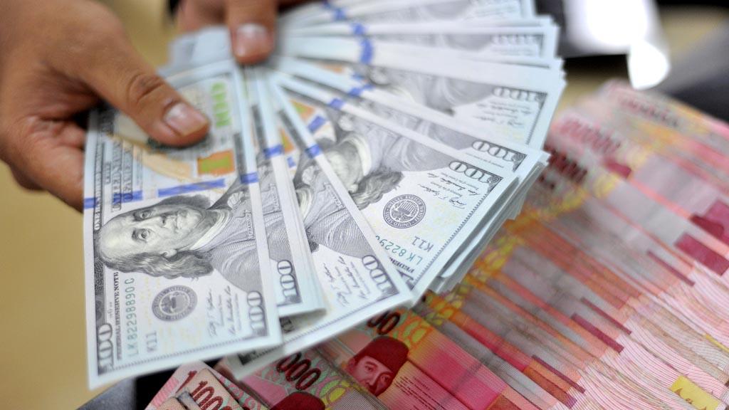 Dolar AS & Singapura Menguat, Ringgit Turun Tipis