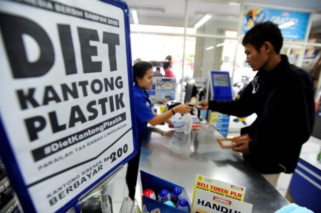 Pembahasan Cukai Plastik Bergulir Tahun Depan