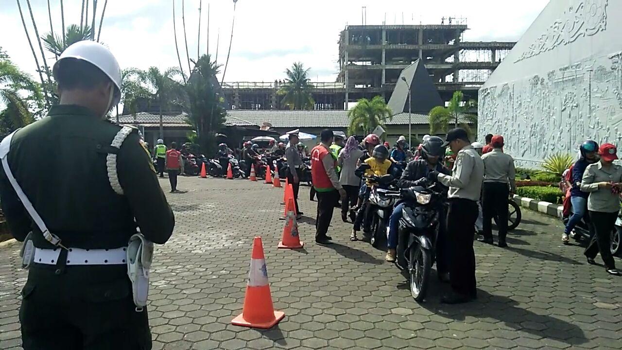 Terjaring Razia, WP 'Dipaksa' Bayar Pajak di Tempat