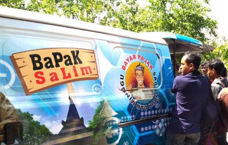 Bapak Salim, Solusi Bayar Pajak Kendaraan di Hari Libur