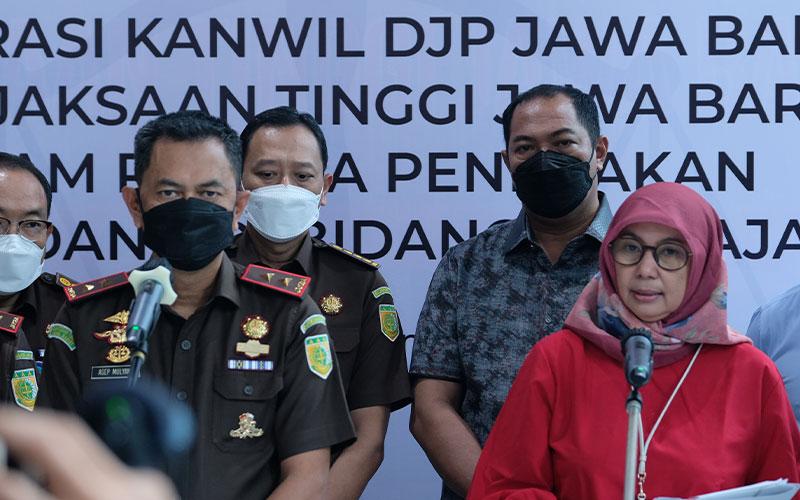 6 Tersangka Pidana Pajak Diserahkan ke Kejati Jabar