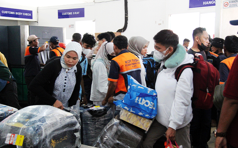 Ada Beda Perlakuan Barang Kiriman, PMI Diimbau Kerja Pakai Jalur Resmi