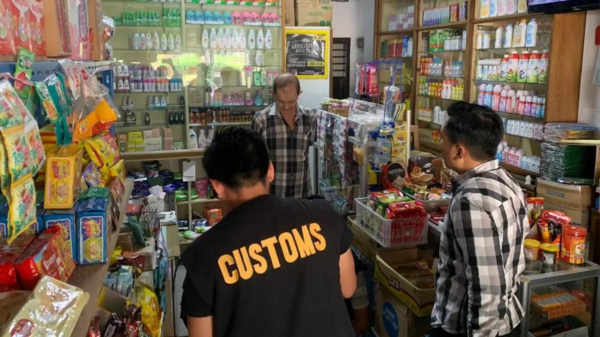 Bea Cukai ‘Gerilya’ Cek Harga Rokok di Warung-Warung, Ini Tujuannya