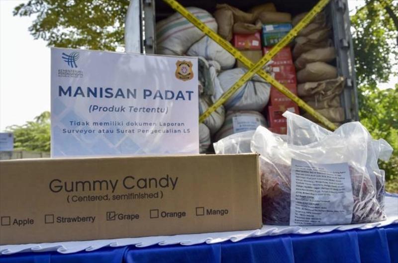 Kemendag Musnahkan Barang Impor Rp13 Miliar, Ada Makanan Hingga Parfum