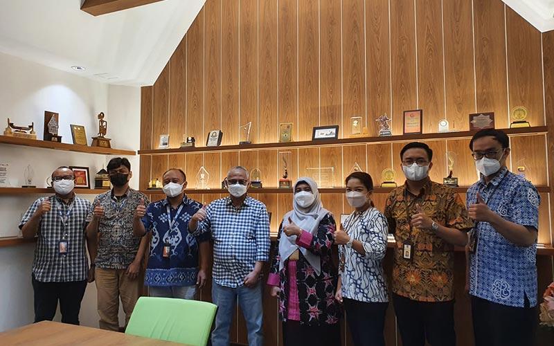 Tim Kanwil DJP Jakarta Barat Lakukan Media Visit ke DDTCNews