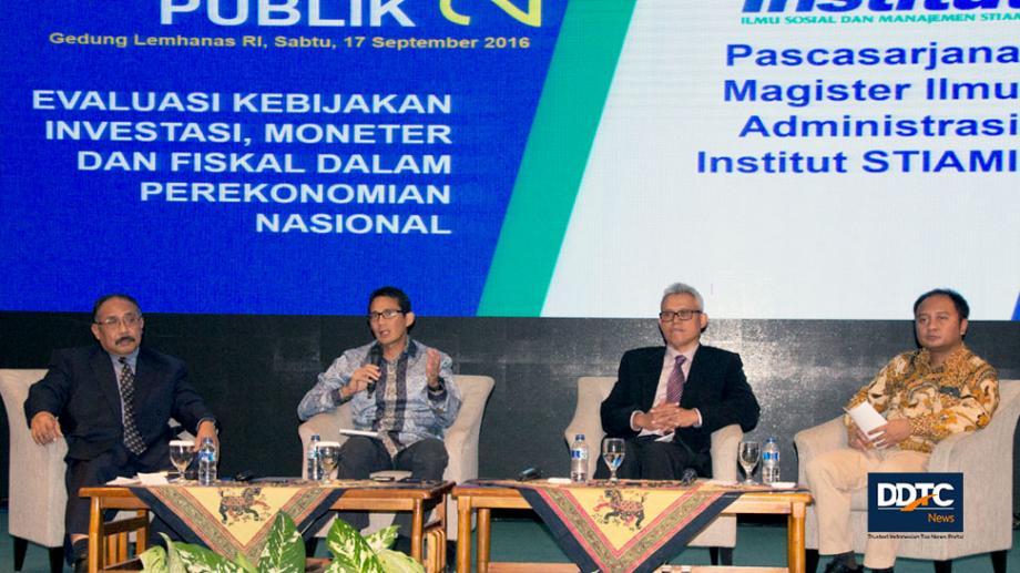 Bakal Calon Gubernur DKI Jakarta Sandiaga Uno (kedua dari kiri) dan Partner Research & Training DDTC B. Bawono Kristiaji (kanan) bersama narasumber Seminar Nasional Kebijakan Publik 2016 STIAMI di Jakarta (17/9)