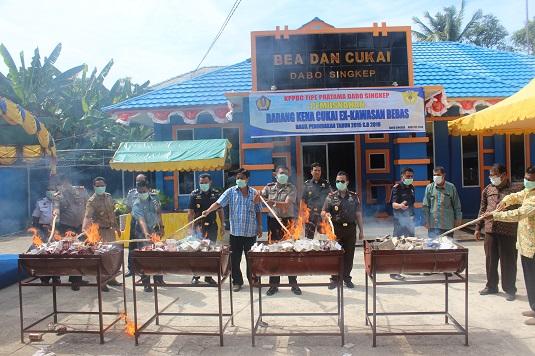  DJBC & Polri Musnahkan Rokok & Miras Ilegal