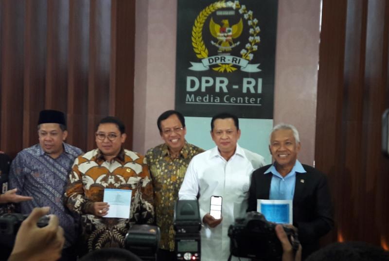 Dirjen Pajak Dampingi Pimpinan DPR Lapor SPT