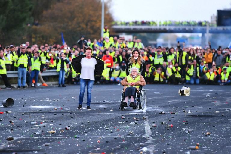 Demo Pajak 'Rompi Kuning' Meluas, Satu Demonstran Tewas