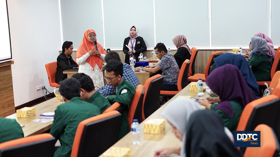 Sambutan selanjutnya yaitu oleh Dewi Pudji Rahayu sebagai perwakilan dari Uhamka.