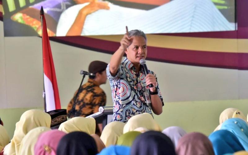 Ganjar Pranowo Minta Bantuan Ibu-Ibu PKK di Demak Buat Tarik Pajak