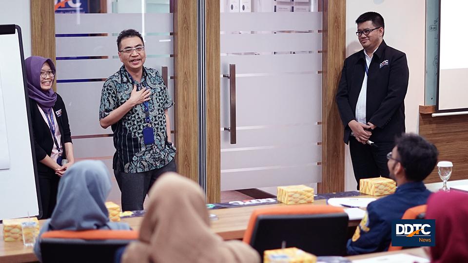 Senior Partner DDTC Danny Septriadi turut hadir menyapa mahasiswa dalam company visit bertajuk ‘Extend Together the Knowledge with DDTC’ ini. Dia mengungkapkan peluang profesi di bidang pajak masih sangat besar di masa mendatang. 