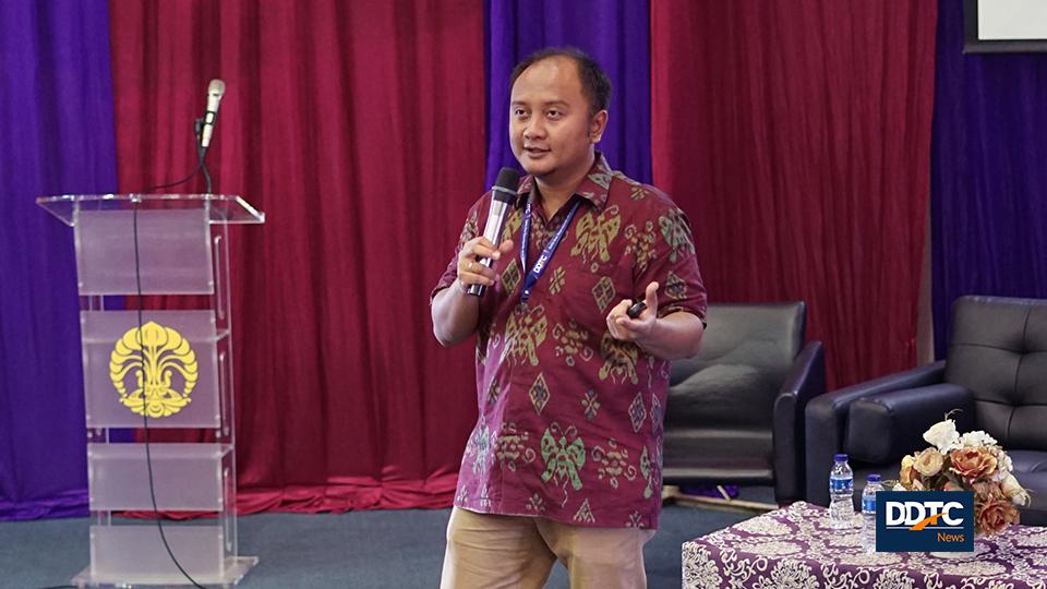 Partner DDTC Fiscal Research B. Bawono Kristiaji memberikan materi terkait perkembangan pajak global.