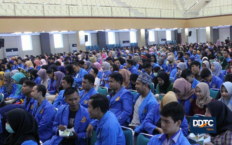 Sekitar 1.500 mahasiswa D3 Jurusan Akuntansi Unpam hadir dalam Seminar Nasional. 