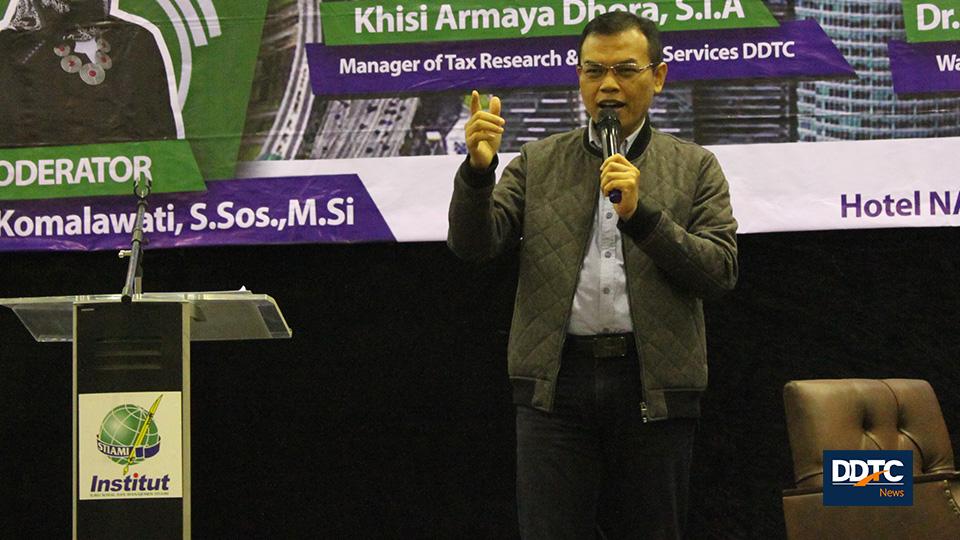 Wakil Rektor II Institut STIAMI Hartono menyampaikan materi terkait kesiapan akademisi menghadapi revolusi industri 4.0.