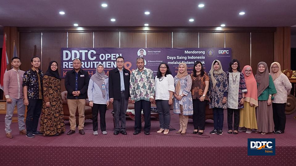 Foto bersama antara pimpinan DDTC bersama civitas akademika FIA UB