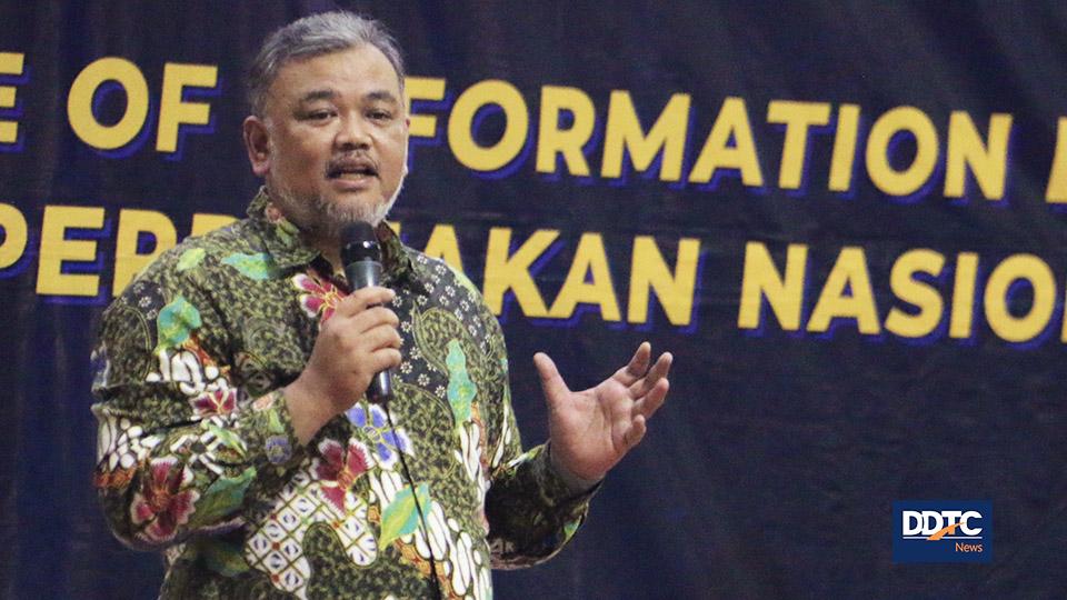 Pemaparan materi perkembangan kebijakan perpajakan Indonesia dalam setahun terakhir oleh Staf Ahli Menkeu Bidang Peraturan dan Penegakan Hukum Pajak Awan Nurmawan. 
