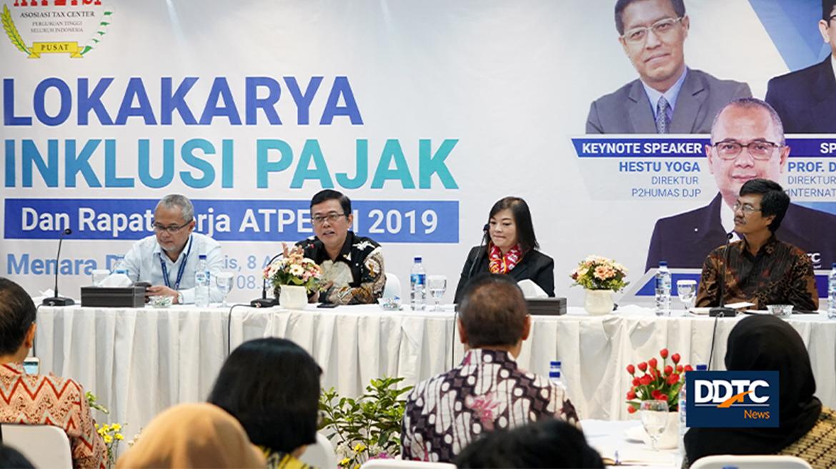 Direktur Perpajakan Internasional DJP John Hutagaol (kedua dari kiri) menyampaikan materi dalam Lokakarya Inklusi Pajak Atpetsi di Menara DDTC.