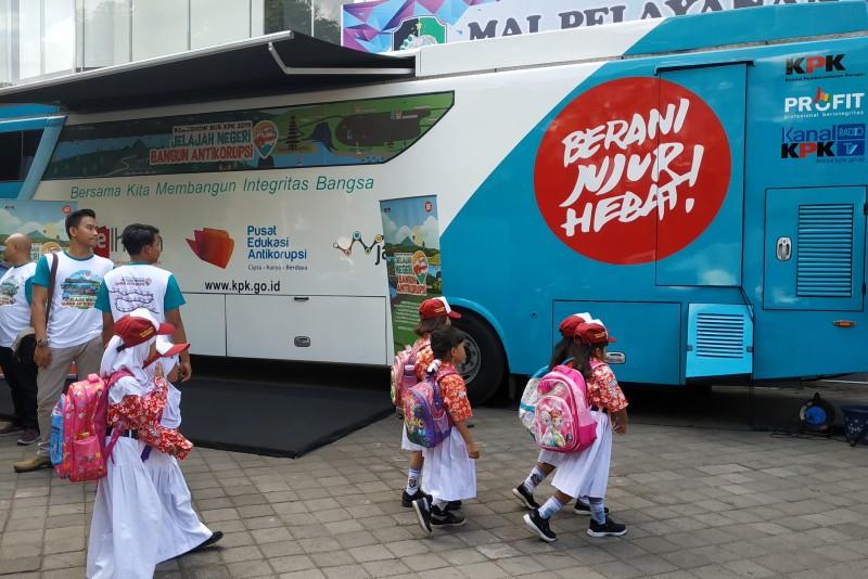 Genjot Setoran, BP2D Malang Buka Stan di Bus Roadshow KPK