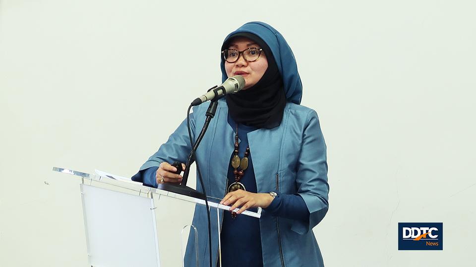 Ketua Departemen Ilmu Administrasi Fiskal FIA UI Milla Sepliana Setyowati memberikan tanggapan terkait buku ‘Era Baru Hubungan Otoritas Pajak dengan Wajib Pajak’ yang ditulis oleh Darussalam, Danny Septriadi, B. Bawono Kristiaji, dan Denny Vissaro 