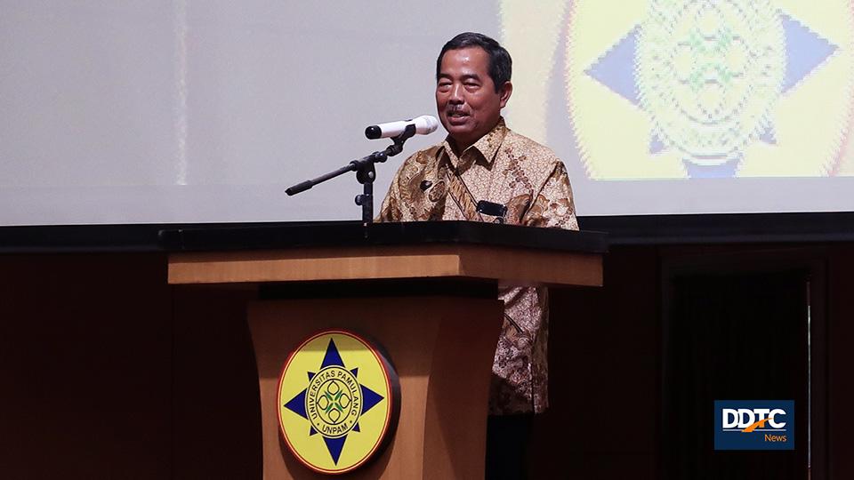 Ketua Yayasan Sasmita Jaya Grup Darsono menyampaikan sambutan dalam acara Seminar Motivasi Menjadi Milenial di Zaman Now di Auditorium Universitas Pamulang, Kamis (10/10/2019).