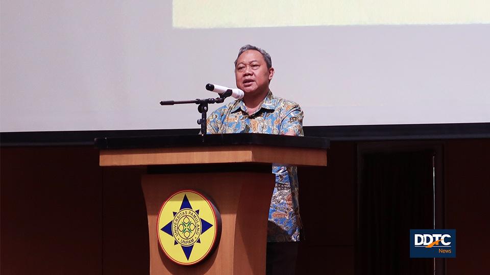 Rektor Universitas Pamulang Dayat Hidayat menyampaikan pidato dalam acara Seminar Motivasi Menjadi Milenial di Zaman Now dan penandatanganan MoU di Auditorium Universitas Pamulang.