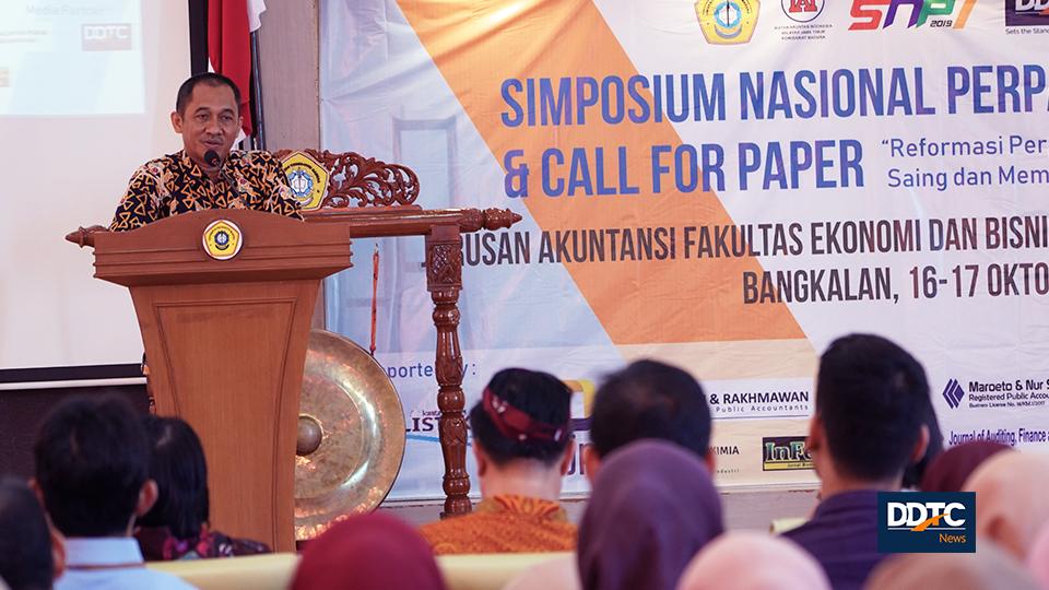 Dilanjutkan dengan sambutan Dekan Fakultas Ekonomi dan Bisnis Universitas Trunojoyo Madura (UTM) Pribanus Wantara