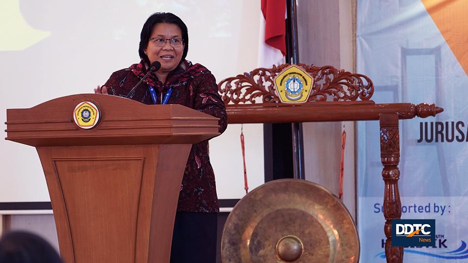 Sebelum masuk ke sesi seminar, acara dibuka dengan pemaparan Kabid P2Humas Kanwil DJP Jatim II Nyoman Ayu Ningsih sebagai Keynote Speaker