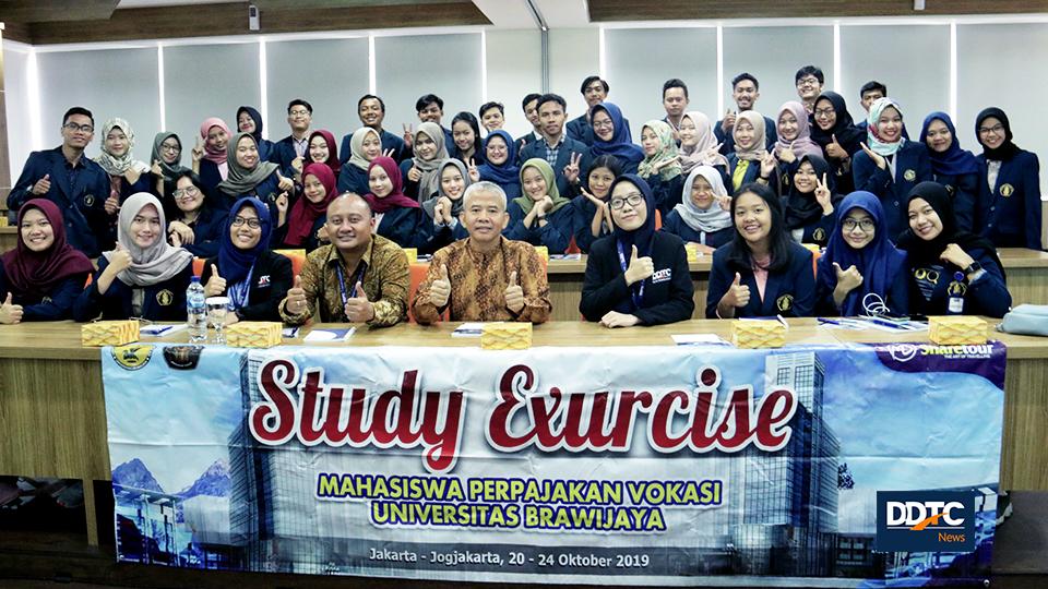 Foto bersama Partner Research and Training Services DDTC B. Bawono Kristiaji bersama para profesional DDTC dan Vokasi Universitas Brawijaya.