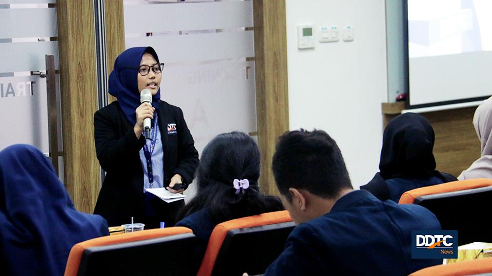 Masuk ke sesi pemaparan materi terakhir diisi oleh Fiskal Researcher DDTC Hamida Amri Safarina yang menyampaikan materi perihal Compliance Risk Management.