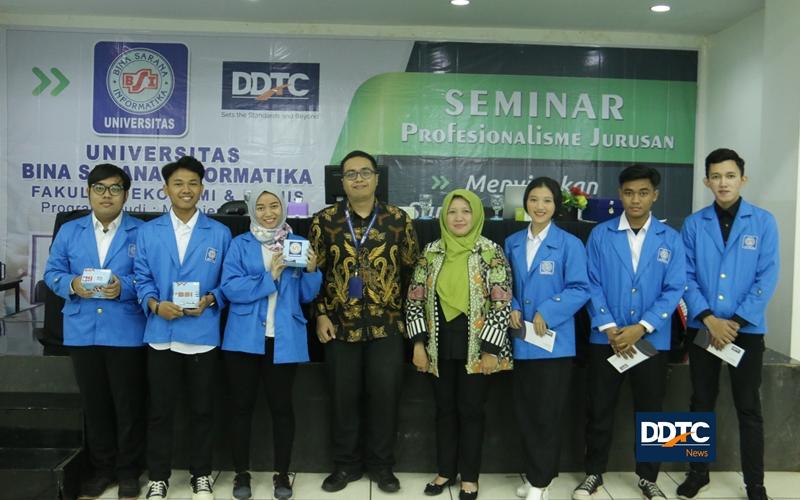 Sebagai bentuk apresiasi, para penanya dengan pertanyaan terbaik mendapatkan hadiah dari DDTC.