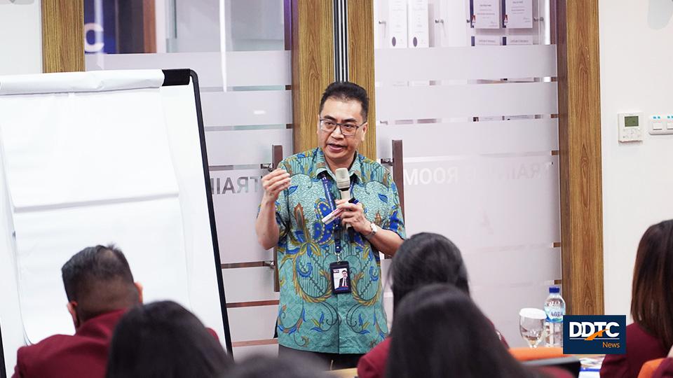 Pemaparan materi oleh Senior Partner DDTC Danny Septriadi. Danny memberikan pemaparan materi tentang hukum pidana perpajakan dan berbagai contoh kasusnya. 