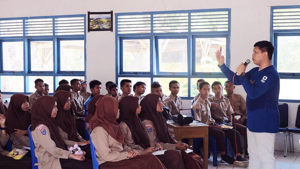 Suasana Pajak Bertutur 2019 yang diadakan oleh KPP Pratama Baubau. KPP ini menggelar acara di SD Negeri 1 Busoa, SMP Negeri 1 Batauga, dan SMA Negeri 1 Batauga. (foto: Twitter @KPPBaubau)