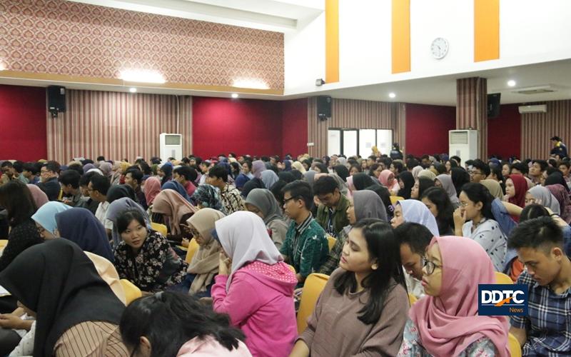 Suasana acara yang dihadiri oleh sekitar 300 peserta.