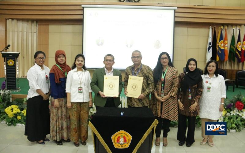 Foto bersama Managing Partner DDTC Darussalam dengan para petinggi UPNVJ.